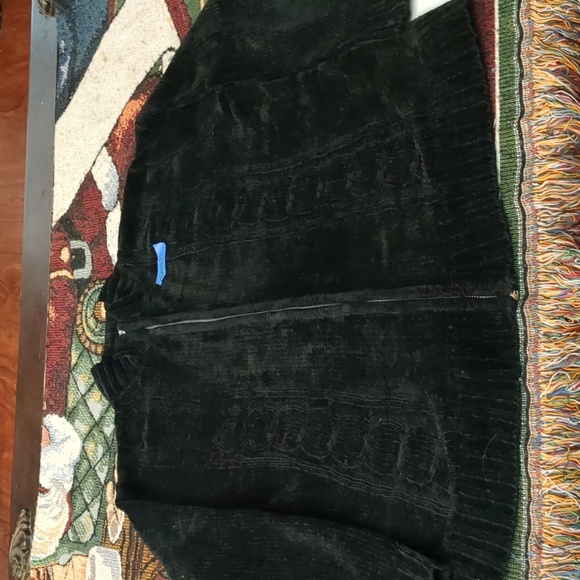 4 items one Price ( 3 Tops & 1 Sweater) - Picture 8 of 12